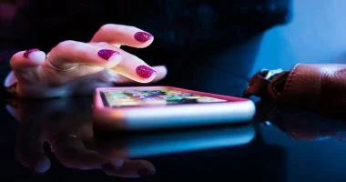 الآيفون القادم: ارتفاع قياسي بالأسعار بسبب الذكاء الاصطناعي وتكاليف المكونات