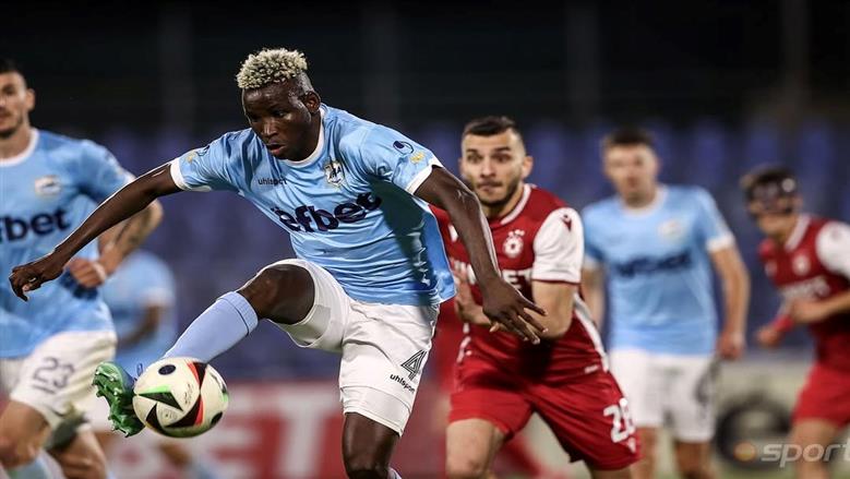 الأهلي يقترب من خطف النيجيري أكينتولا في صفقة مجانية