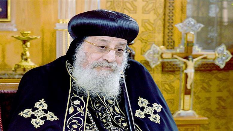 البابا تواضروس يهبط النمسا والسفير المصري في استقباله الحافل بفيينا