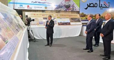 السيسي يشدد على ربط المناطق المكتظة بسكانها بالنقل الصديق للبيئة