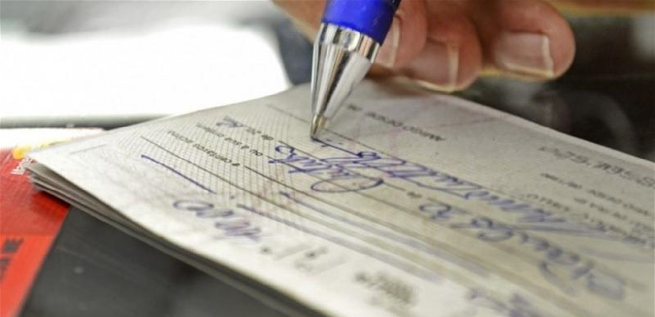 تفاصيل قانونية حاسمة بشأن تسوية الشيكات الدولارية في مصر