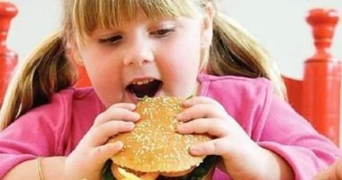 الكبد الدهني يصيب الأطفال.. أسباب ظهور المرض الخطير تحت العاشرة