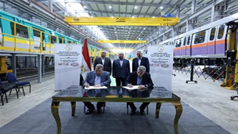 النقل توقع اتفاقيتين ضخمتين لتصنيع 800 عربة قطار ومترو وتطوير السكك الحديدية