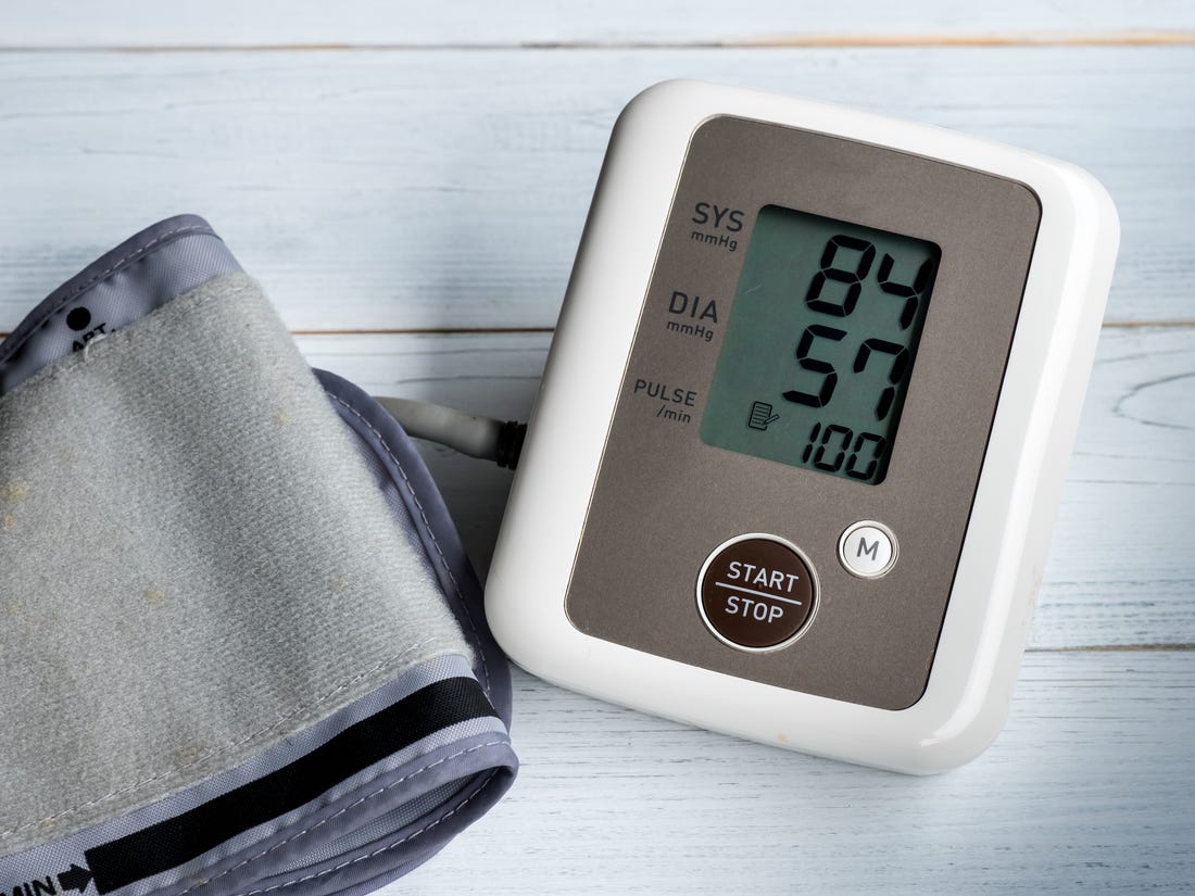 انخفاض ضغط الدم: علامات تحذيرية تستدعي استشارة الطبيب فورا