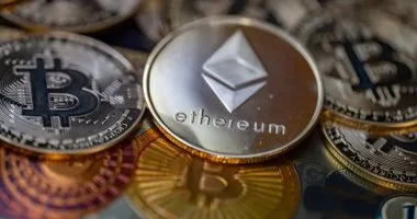 بيتكوين تستقر عند 77 ألف دولار.. ترقب لقرار الفيدرالي الأمريكي