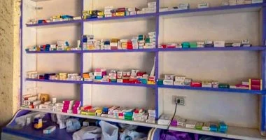 تموين سوهاج يضبط أدوية غير مرخصة بصيدليتين في مركز سوهاج
