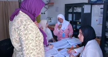 توقيع الكشف الطبي على 284 مواطناً ضمن قافلة بالبحيرة