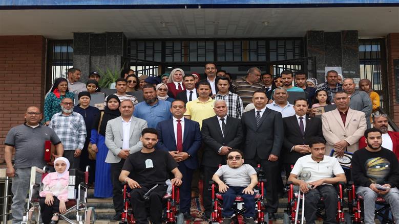 جامعة المنيا تدعم ذوي الهمم بـ20 لاب توب و5 كراسي كهربائية جديدة