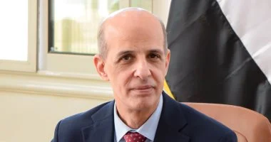 جامعة بني سويف تتسلم مكتبة السفير الراحل تحسين بشير إهداءً للكلية