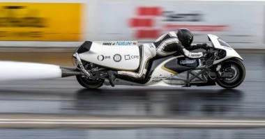 دراجة بخارية تكسر الأرقام القياسية وتصبح ثاني أسرع دراجة نارية عالميًا