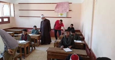 رئيس المنطقة الأزهرية يتابع انتظام لجان الامتحانات بمحافظة سوهاج