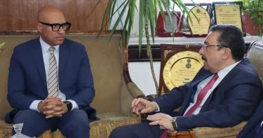 رئيس جامعة الإسكندرية يبحث تعزيز التعاون الرقمي مع مايكروسوفت
