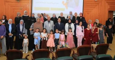 رئيس جامعة كفر الشيخ يتفقد معرض أزياء كلية التربية النوعية