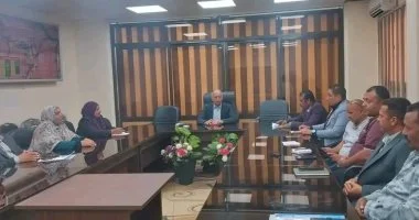 رئيس مركز الخارجة يتابع ملفات التقنين وإزالة التعديات بالوادي الجديد