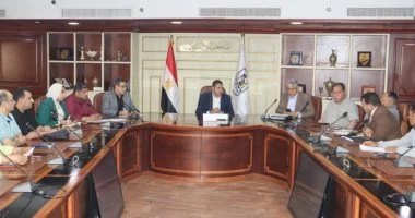 سكرتير عام بني سويف يتابع مشروعات الخطة الاستثمارية لقطاع الطرق