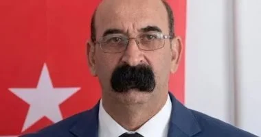 شارب ضخم يمنح سياسي تركي شهرة عالمية غير متوقعة