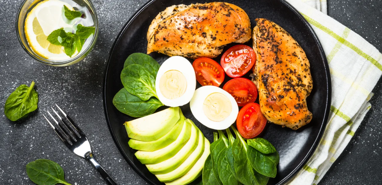 عادات بسيطة لفقدان الوزن والدهون: أضف الخضار وتناول الطعام في طبق صغير