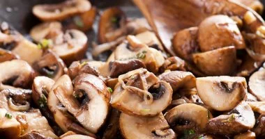 فطر عيش الغراب: حماية من السرطان و7 فوائد صحية مذهلة لجسمك