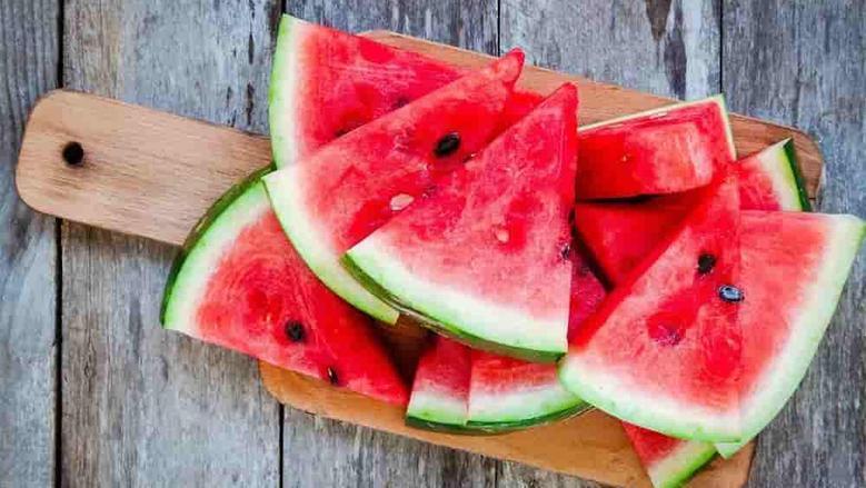 لهذه الفئات.. الإفراط في البطيخ يسبب لهم تلك الأضرار الصحية