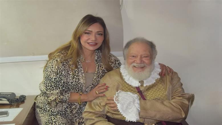 ليلى علوي تشيد بـ”الملك لير” وتصف الفخراني بـ”قيمة وقامة لا تتكرر”