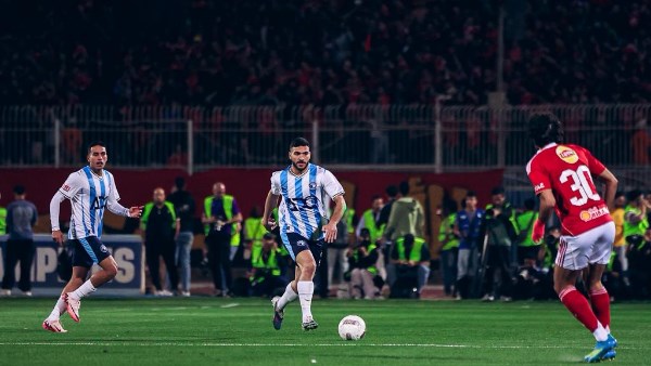 ماييلي يسجل هدف التقدم لبيراميدز في شباك الأهلي بالدوري المصري