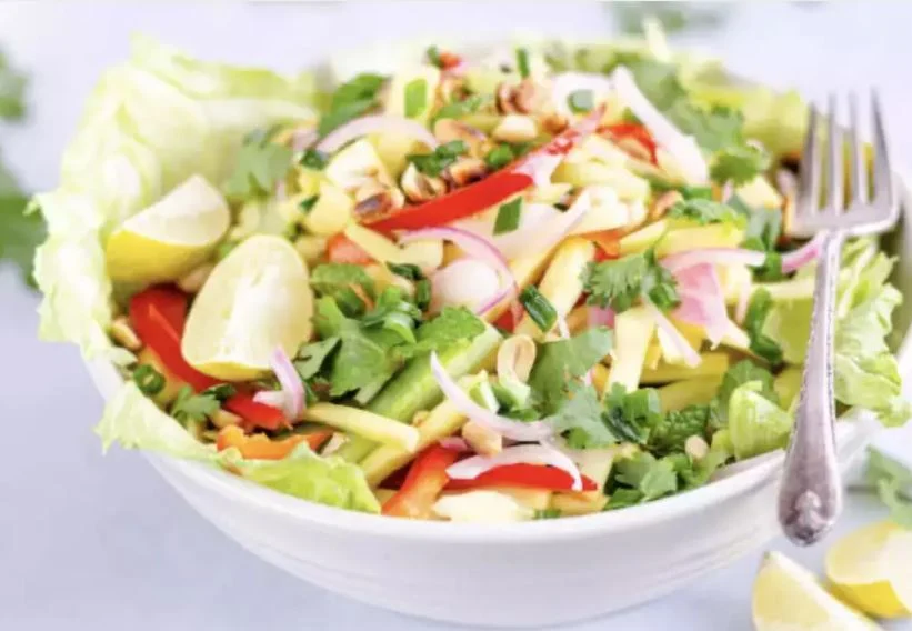 خبراء الصحة: متى تضر السلطة القولون وتسبب الإسهال والانتفاخ؟