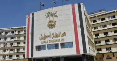 محافظ أسوان يصدر قرارات تنظيمية لتطوير الأداء بالديوان العام والوحدات المحلية