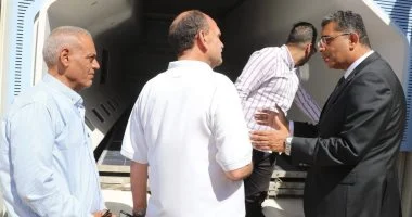 محافظ البحر الأحمر يفتتح أول مكتبة رقمية عائمة بشواطئ المحافظة