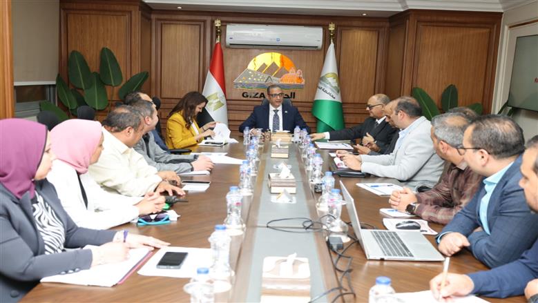 محافظ الجيزة يوجه بحسم ملفات التصالح والنظافة والمرافق بالهرم