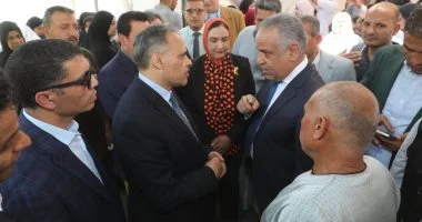 محافظ الشرقية يتفقد القافلة الطبية بمركز شباب بردين في الزقازيق