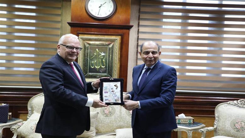 محافظ المنيا وسفير السويد يبحثان تعزيز التعاون بالمشروعات التنموية