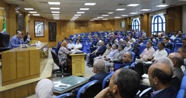 محافظ المنيا يطرح فرصاً استثمارية لإنشاء منشآت طبية ضمن التأمين الصحي الشامل