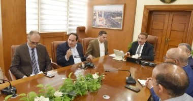 محافظ بورسعيد يناقش مقترح إنشاء كوبري عائم لربط بورسعيد وبورفؤاد