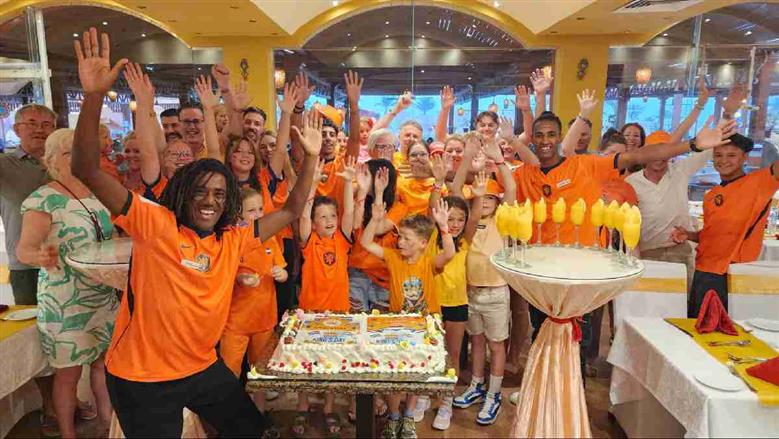 مرسى علم تشهد احتفالات صاخبة لآلاف الهولنديين بعيدهم الوطني