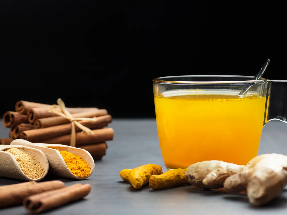 مشروب الكركم: 6 فوائد مذهلة لجسمك وشروط الاستخدام الآمن