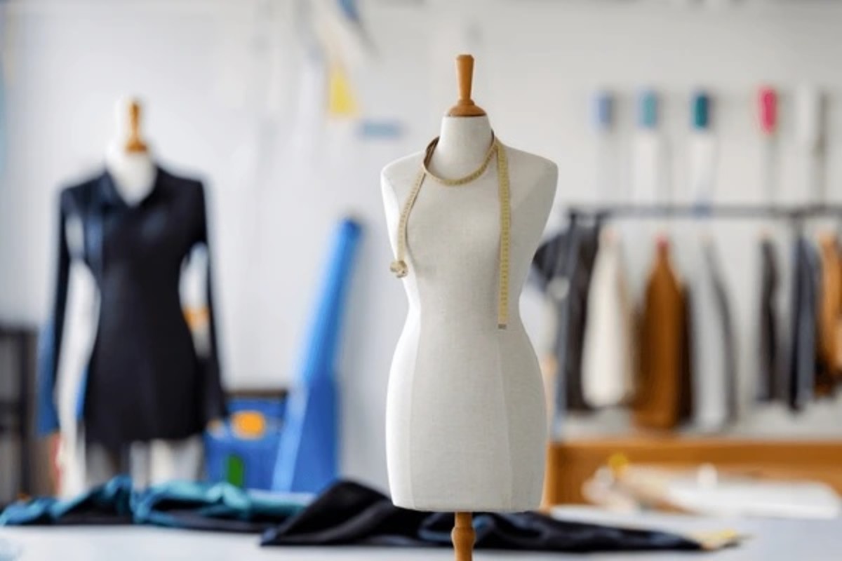 مصممة أزياء مصرية تحول شغفها بالعصر الفيكتوري إلى علامة نجاح فارقة