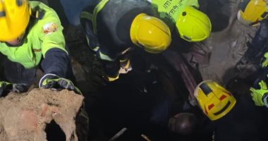 معاينة العقارات المجاورة للمنزل المنهار بقرية كفر الحمام في بنها