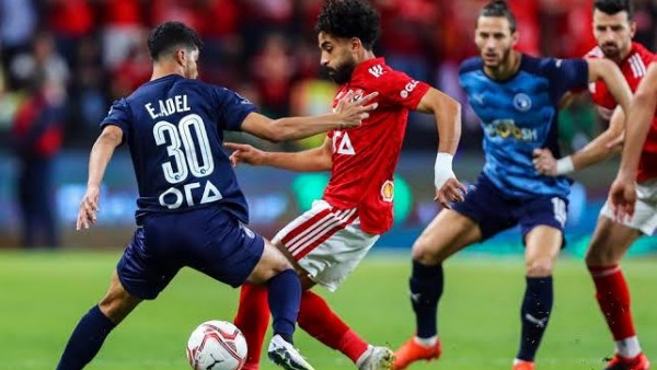 ناقد رياضي: الجميع يحترم الحكم الألماني في شوط الأهلي وبيراميدز الأول