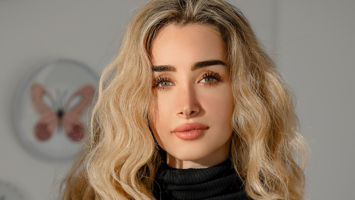 هنا الزاهد تخطف الأنظار بإطلالة رياضية