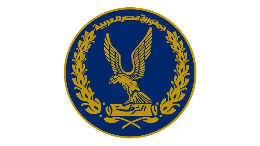 الداخلية المصرية تنهي خدمة شرطي لتجاوزه مع سائح في قلب القاهرة التاريخية