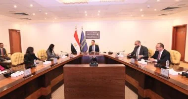 وزير الاتصالات يبحث مع برنامج الأمم المتحدة جذب استثمارات مراكز البيانات والتعهيد