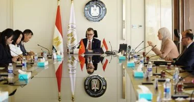 وزير التخطيط يبحث تعزيز التعاون الاقتصادي والتنموي مع فيتنام