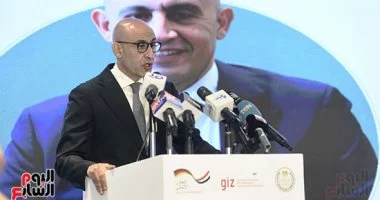 وزير التعليم يعلن طرح 15 ألف فرصة عمل لخريجي المدارس الفنية بمصر