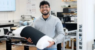 وسادة ذكية تهتز لإنقاذ الصم أثناء النوم: ابتكار تقني جديد