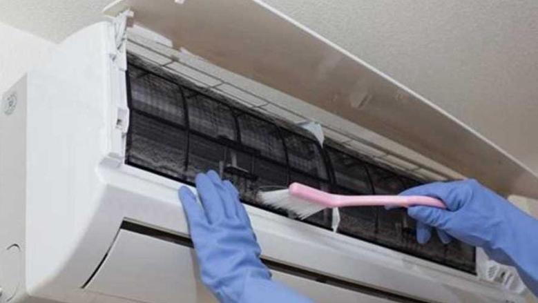 وصفة صيفية: 4 خطوات لتنظيف التكييف وتوفير الكهرباء من مشكلة خطيرة