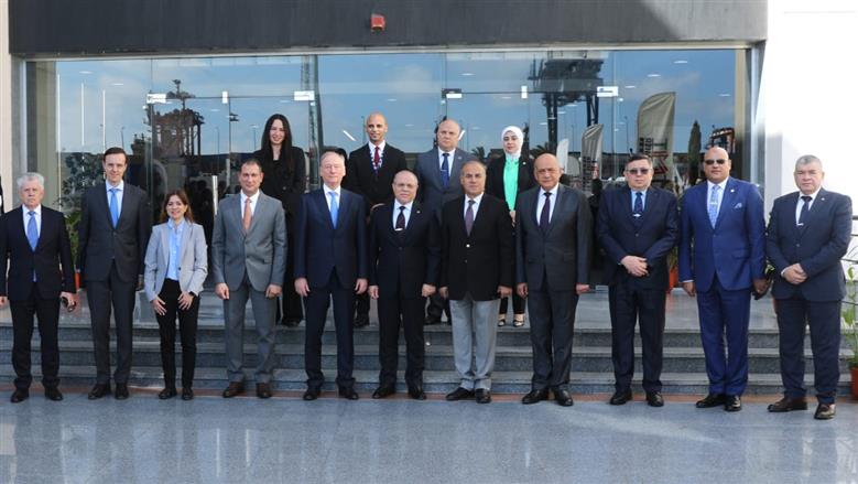وفد حكومي روسي رفيع يزور ميناء الإسكندرية لتعزيز التعاون البحري واللوجستي