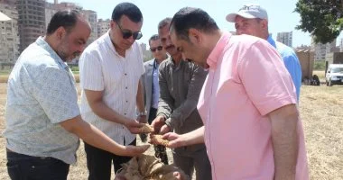 وكيل تعليم سوهاج يفتتح موسم حصاد القمح بالمدرسة الثانوية الزراعية