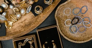 4 أفكار مبتكرة لتنظيم الإكسسوارات وحمايتها من التلف والتشابك