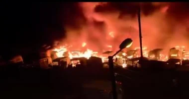 إخماد حريق بمخزن تكاتك في مدينة دسوق بكفر الشيخ