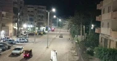 إطلاق التيار الكهربائي بـ30 عمود إنارة في طريق عمر أبو العز بدسوق
